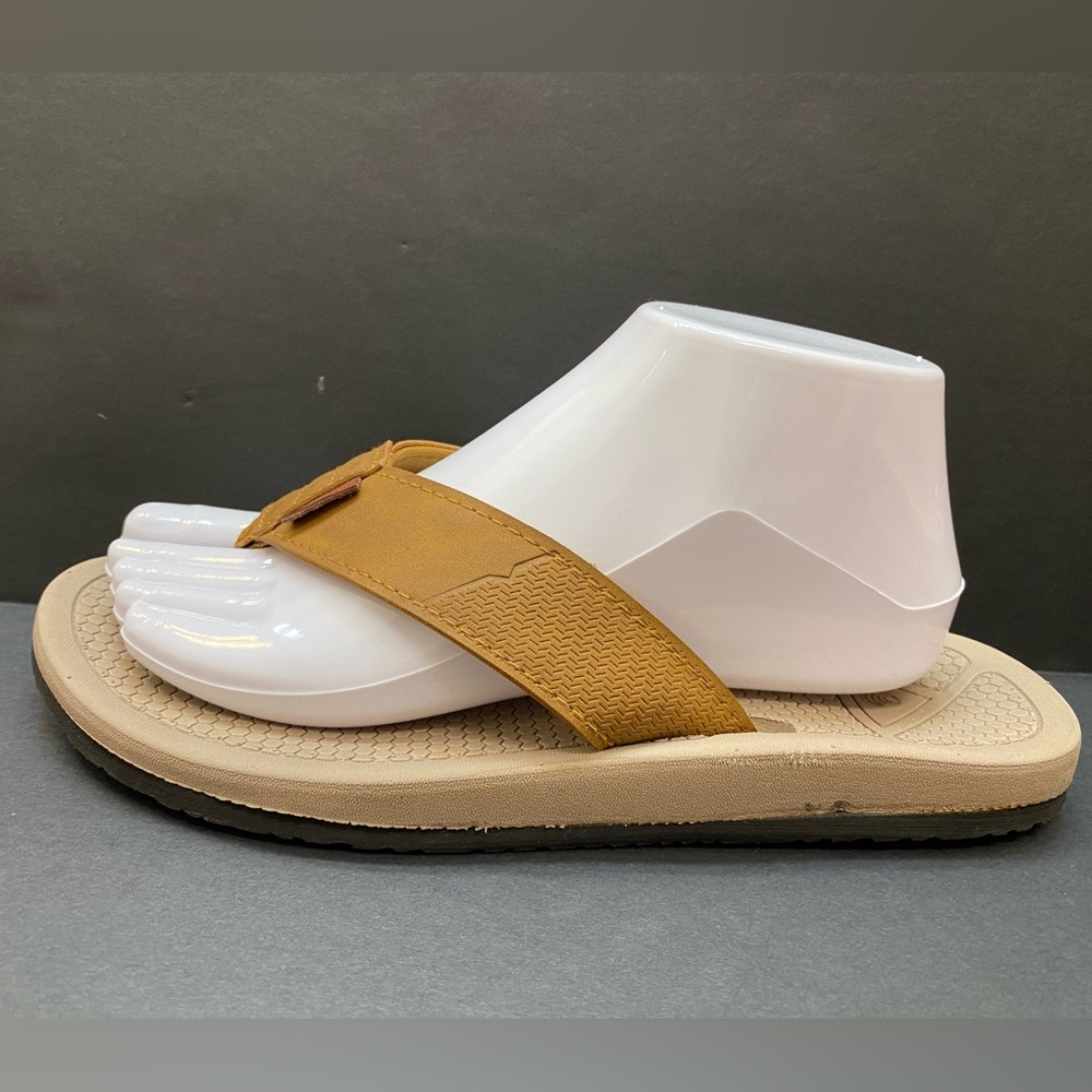 High Tide Mens brown thong flip flops size 8.